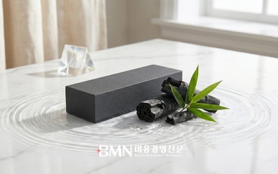 "기름지고 답답한 정수리 냄새의 원인… ‘대나무 숯’ 다공성 구조가 전하는 흡착 세정의 팩트"